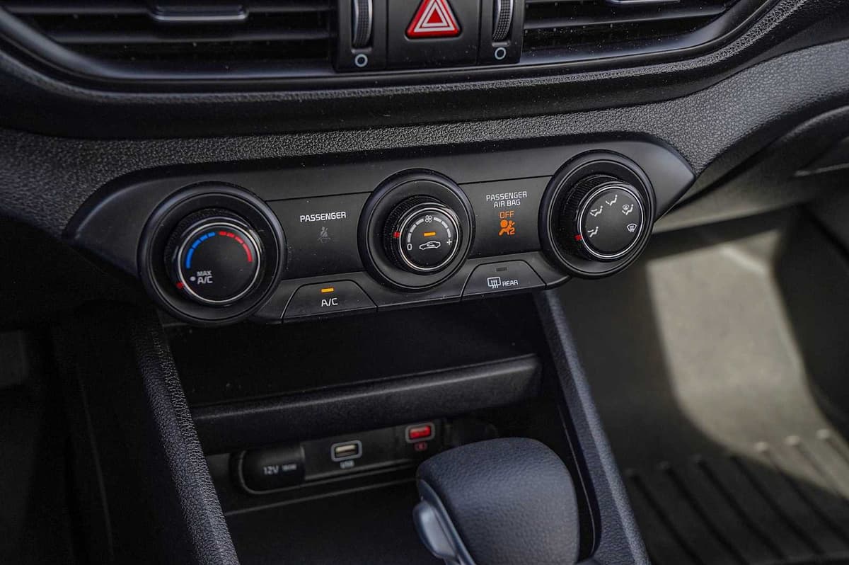 2024 Kia Forte - Image 18