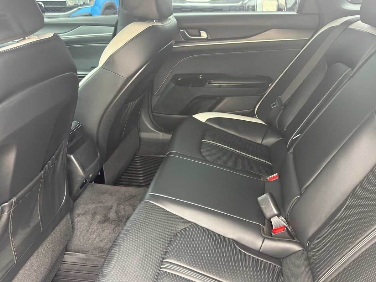 2025 Kia K5 - Image 28