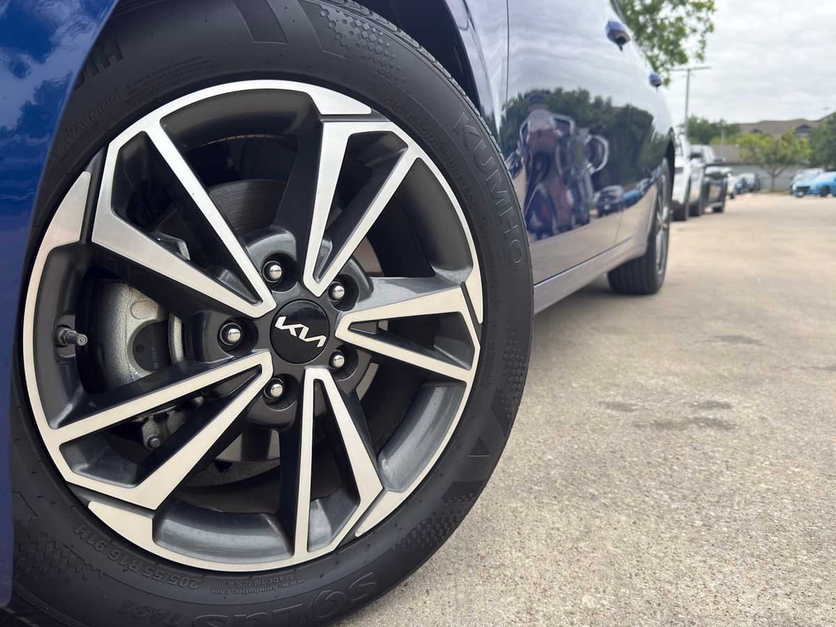 2023 Kia Forte - Image 6