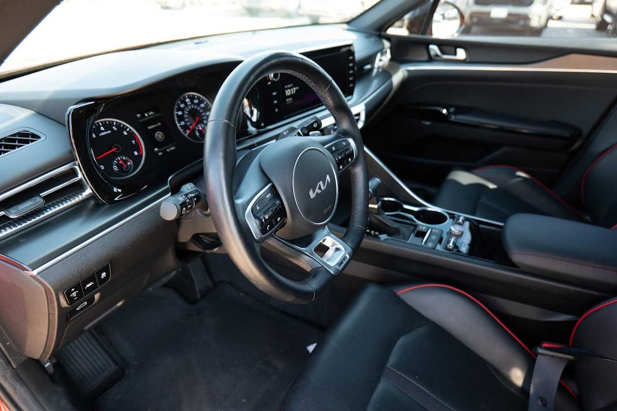 2023 Kia K5 - Image 9
