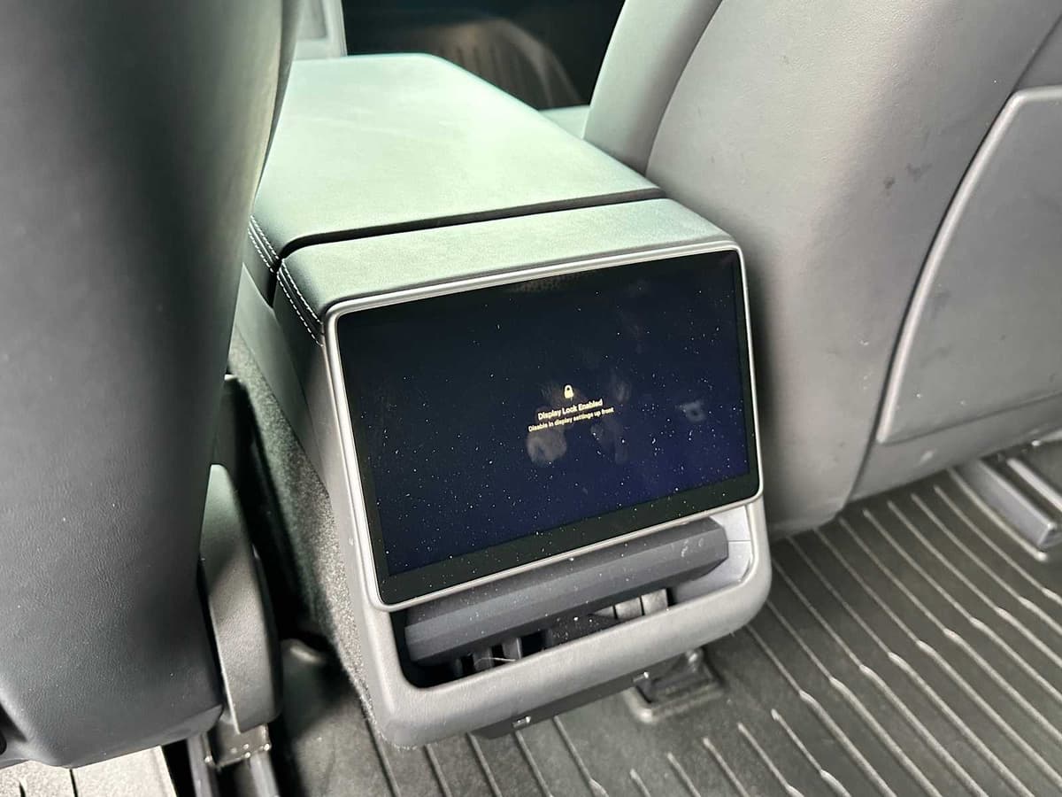 2025 Tesla Model 3 - Image 19