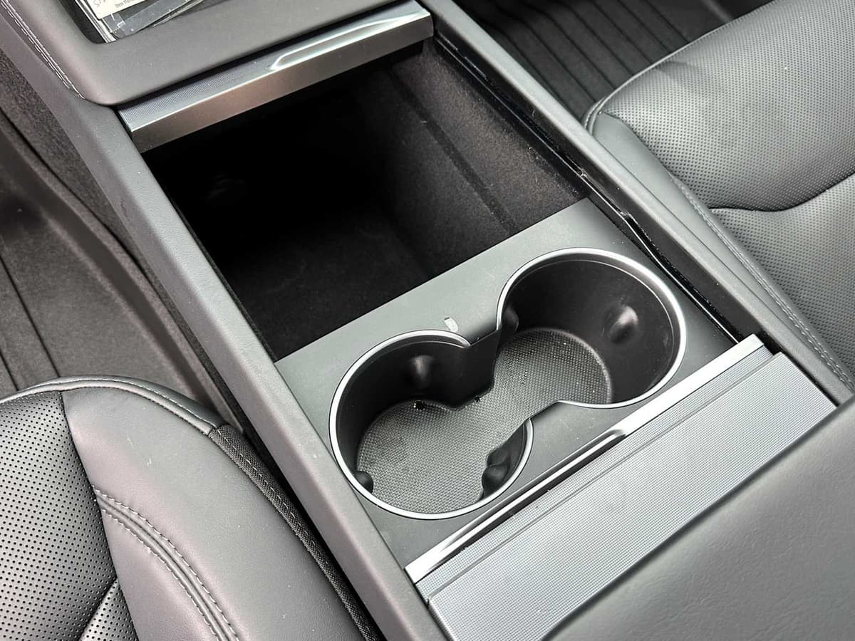 2025 Tesla Model 3 - Image 15