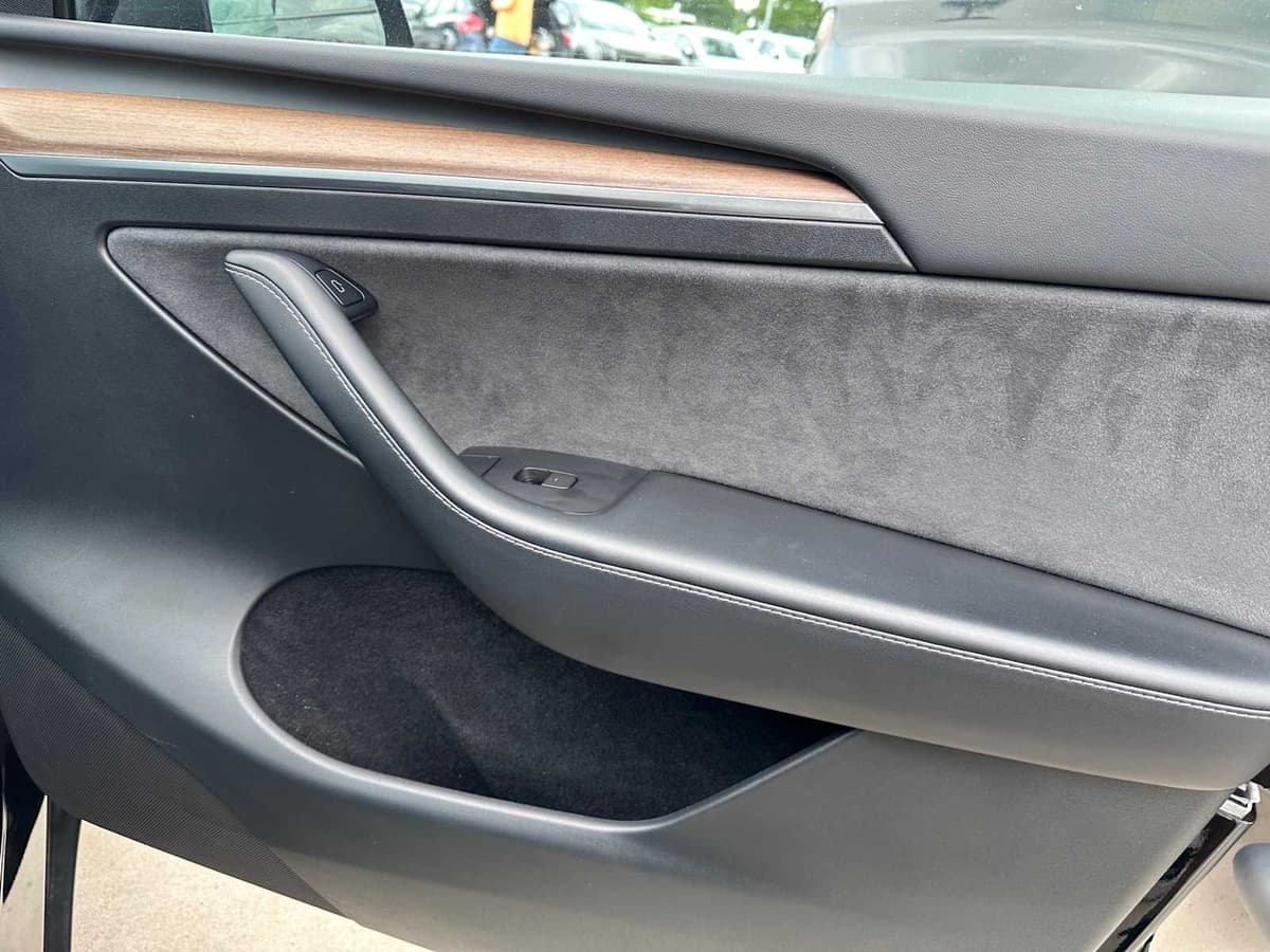 2023 Tesla Model Y - Image 17