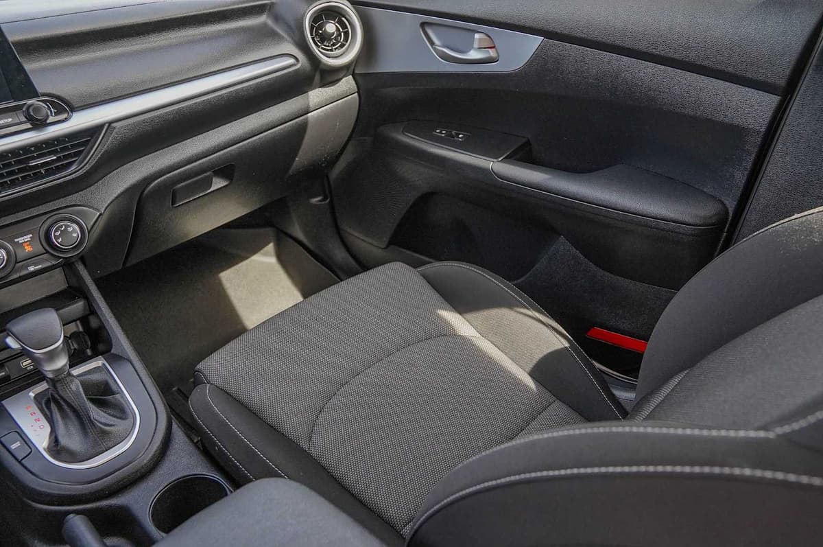 2024 Kia Forte - Image 25