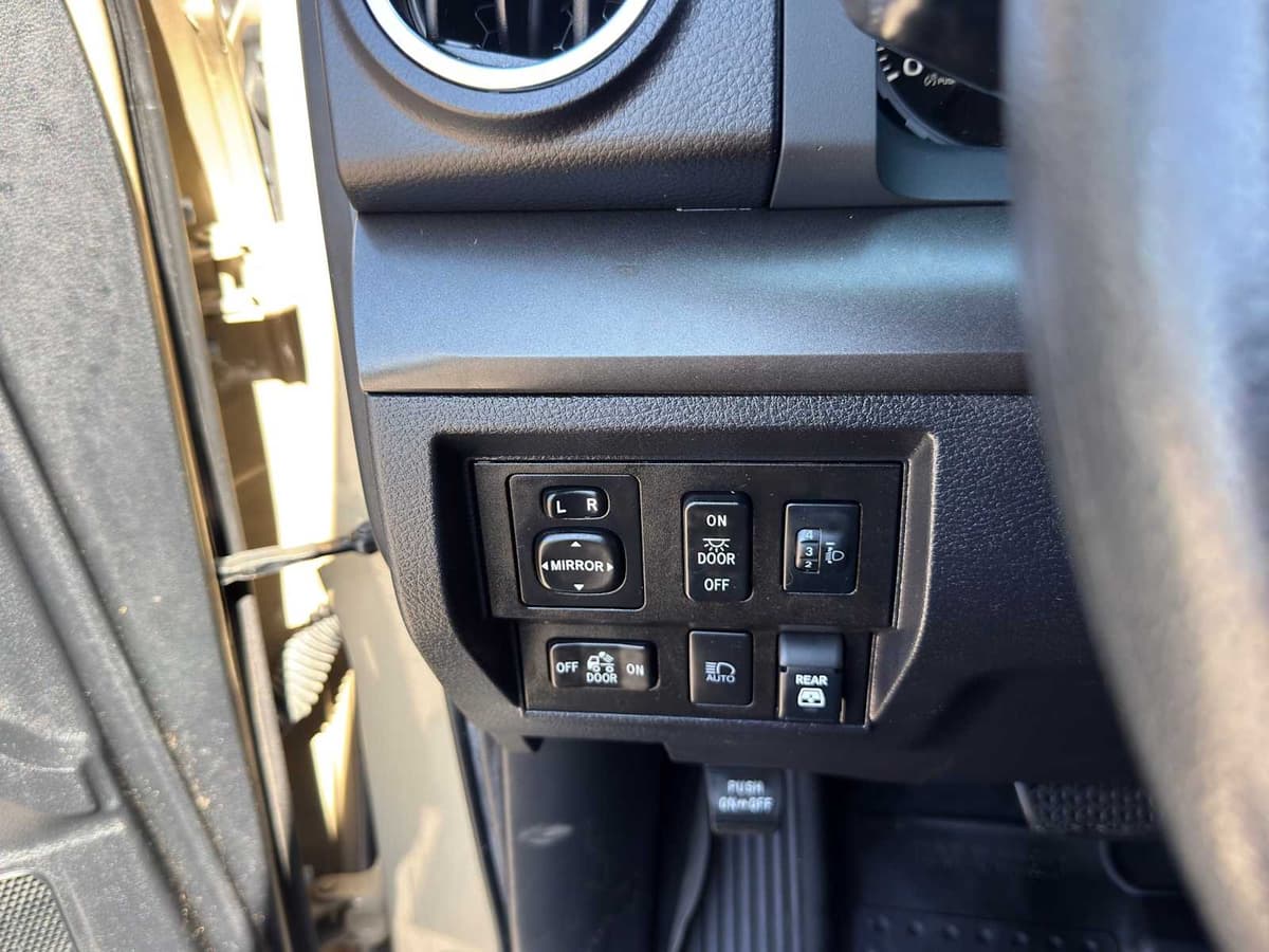 2019 Toyota Tundra - Image 25