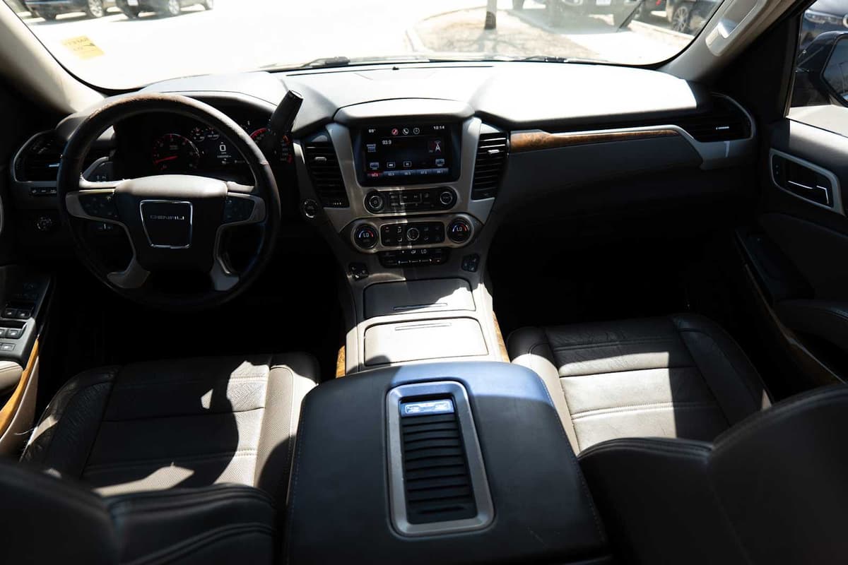 2015 GMC Yukon - Image 26