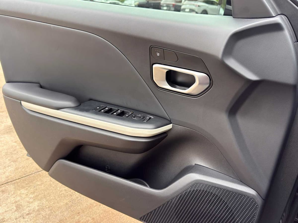 2025 Kia K4 - Image 18