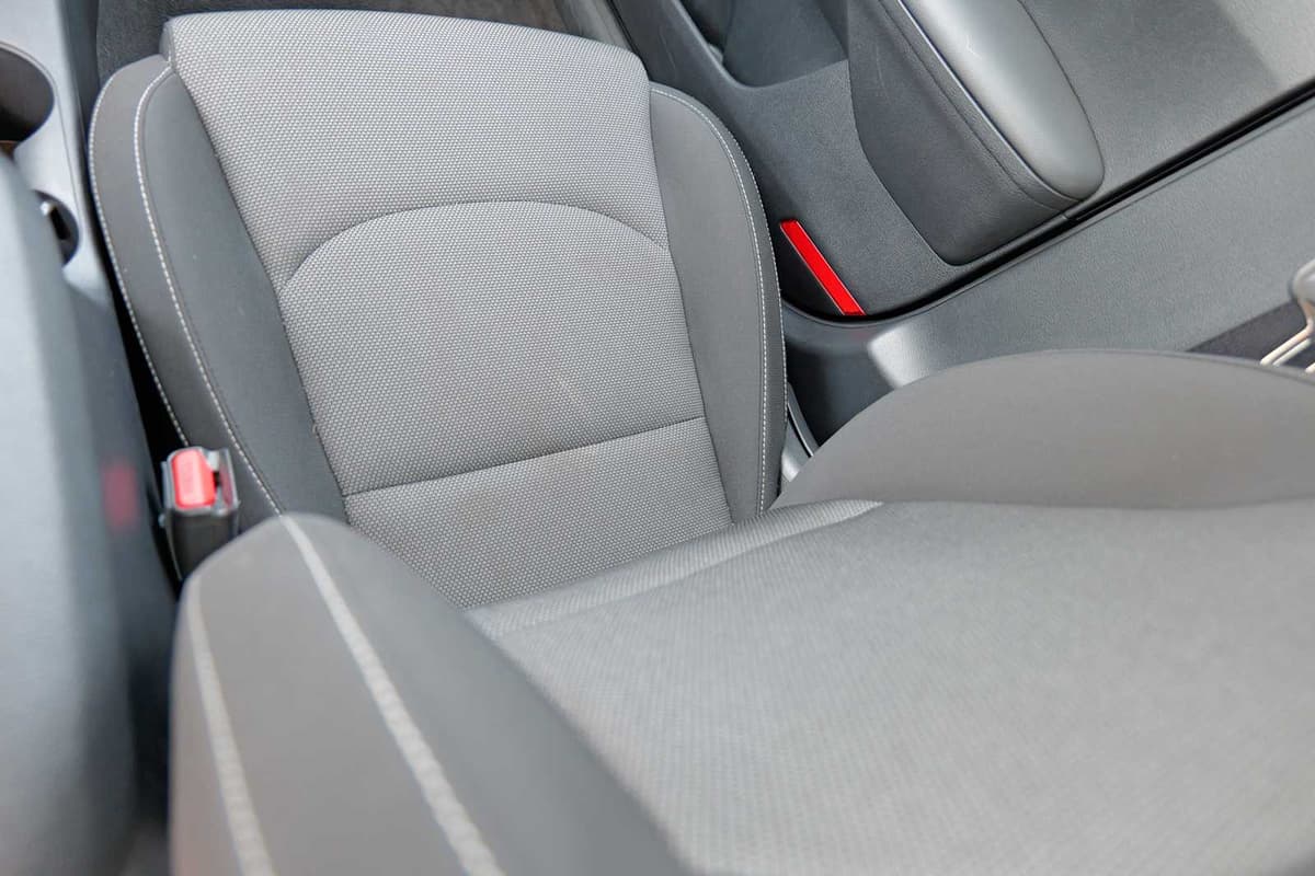 2024 Kia Forte - Image 28