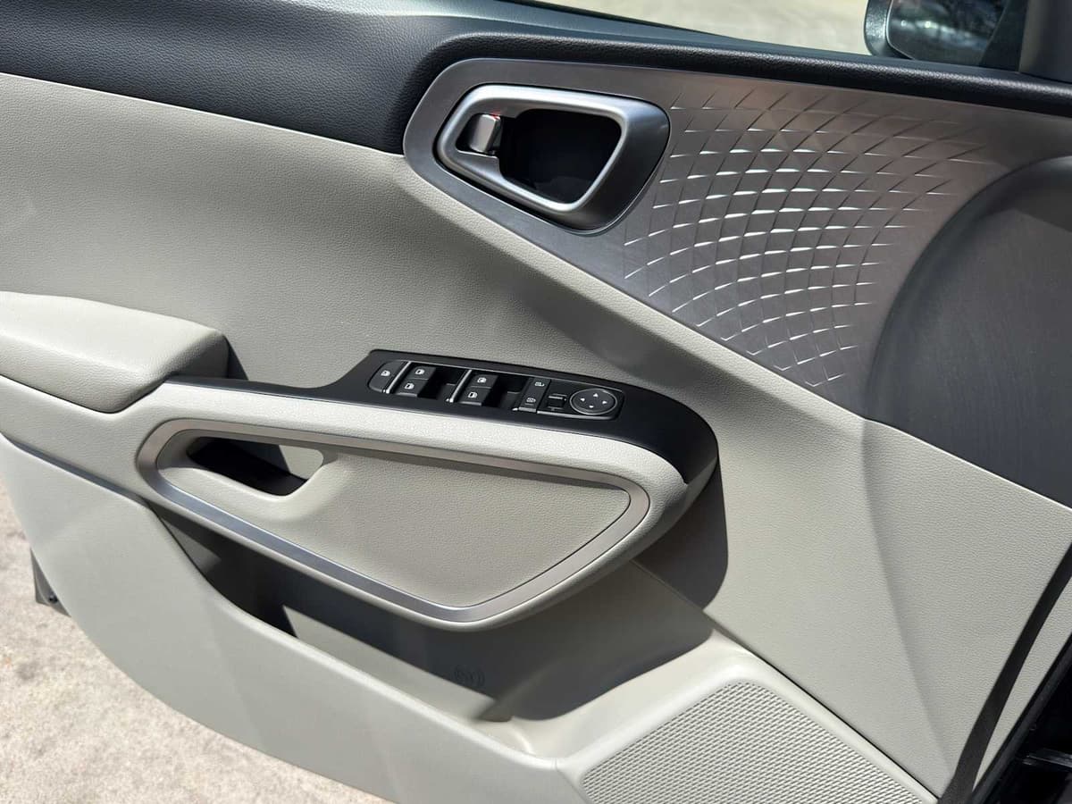 2025 Kia Soul - Image 18