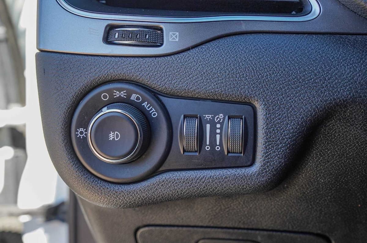 2019 Jeep Cherokee - Image 17