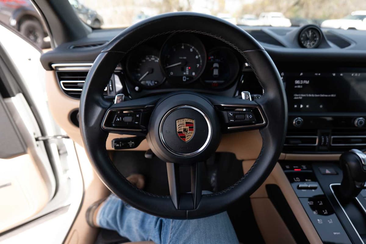2024 Porsche Macan - Image 12