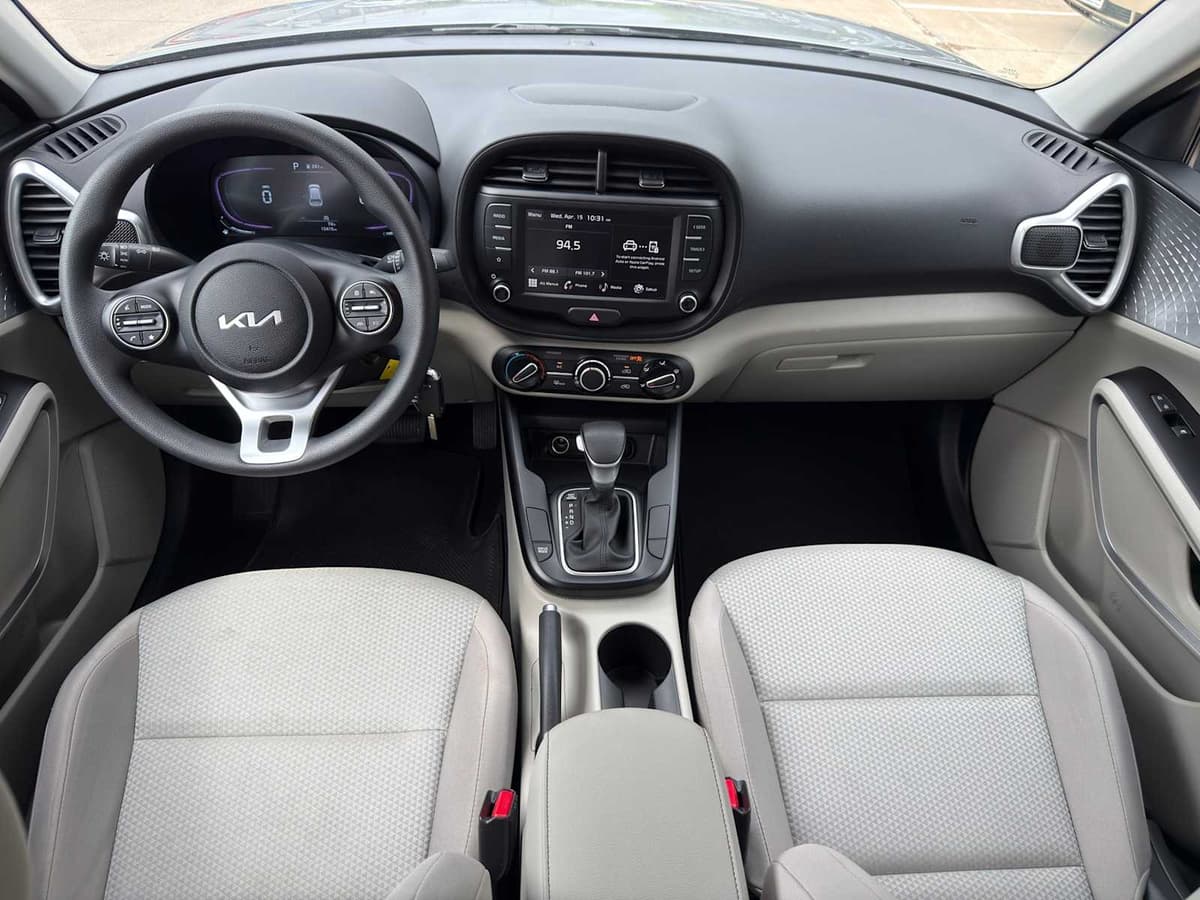 2025 Kia Soul - Image 18