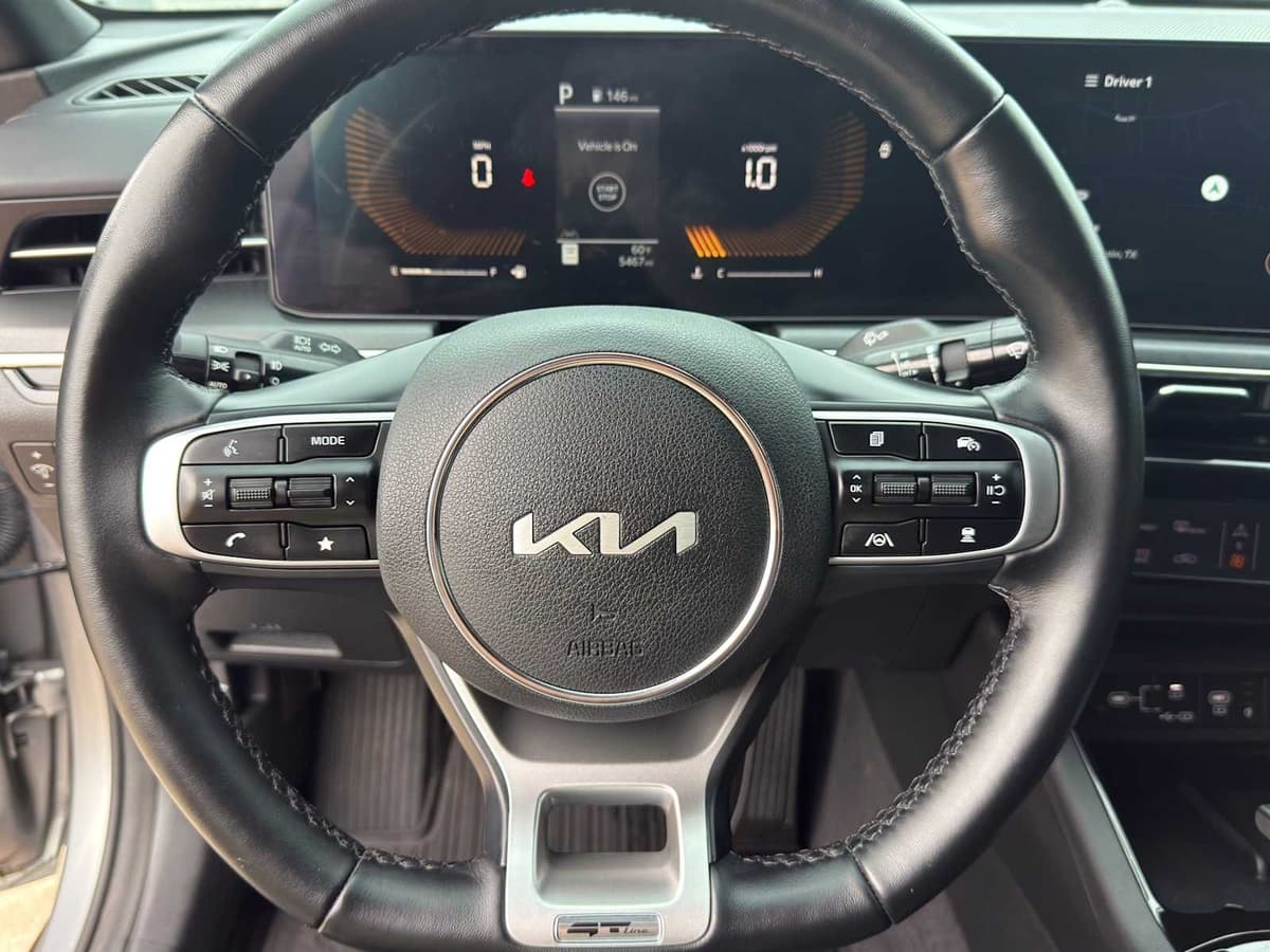 2025 Kia K5 - Image 15