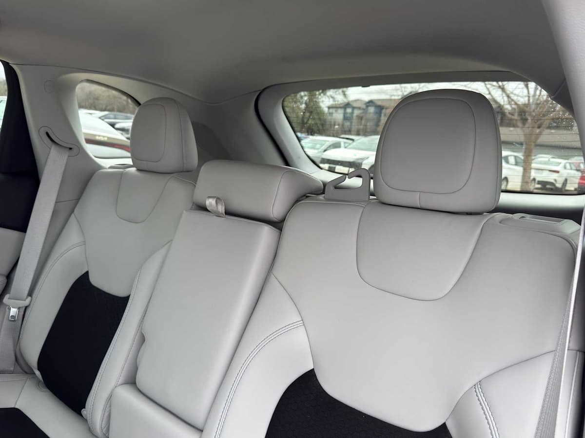 2021 Jeep Cherokee - Image 34