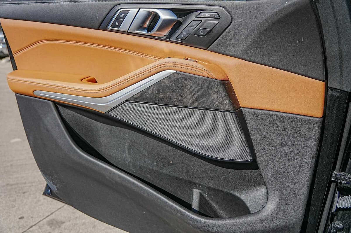 2023 BMW X7 - Image 26