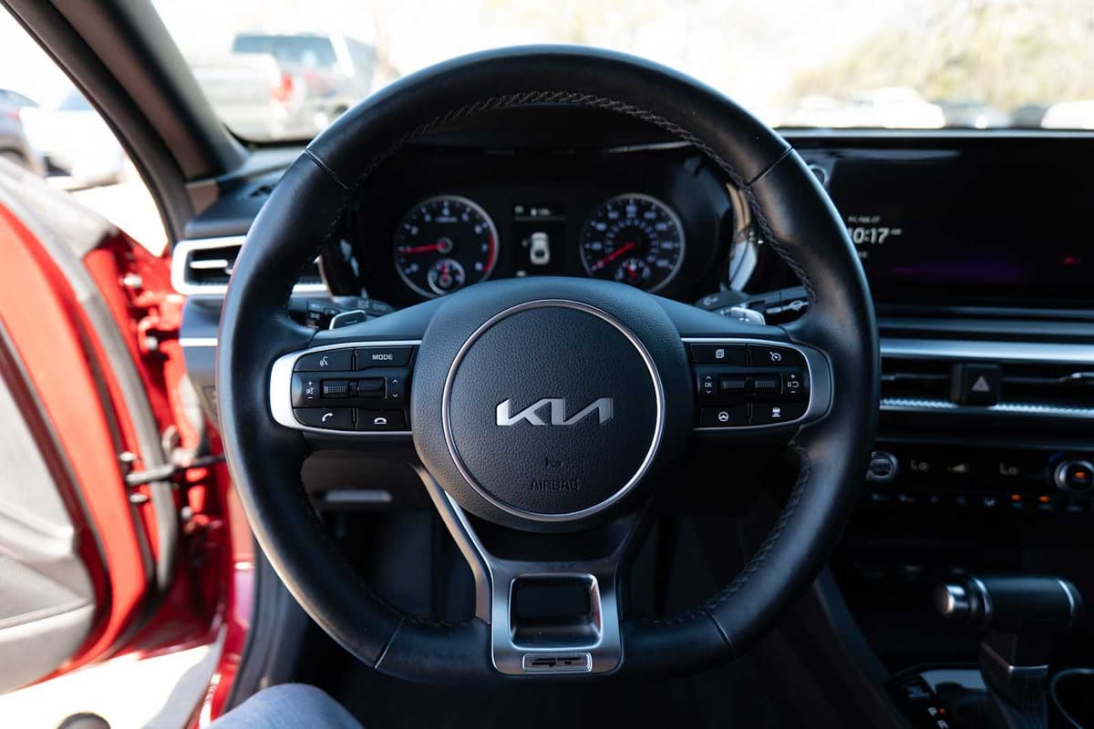 2023 Kia K5 - Image 12
