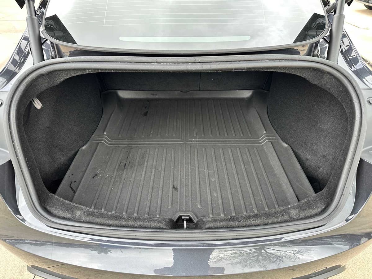 2025 Tesla Model 3 - Image 25