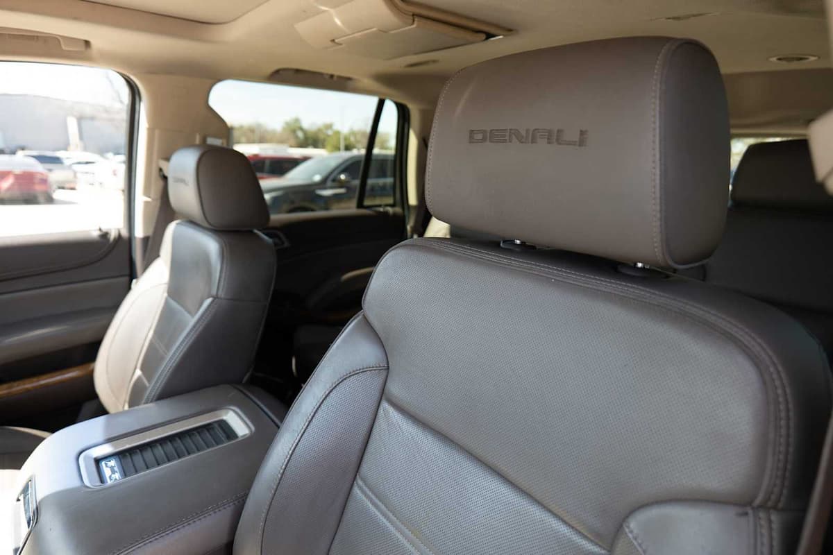 2015 GMC Yukon - Image 11