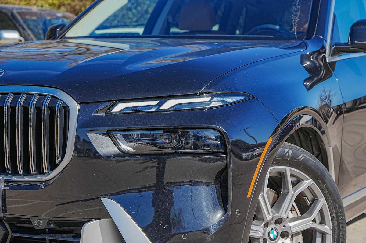 2023 BMW X7 - Image 3
