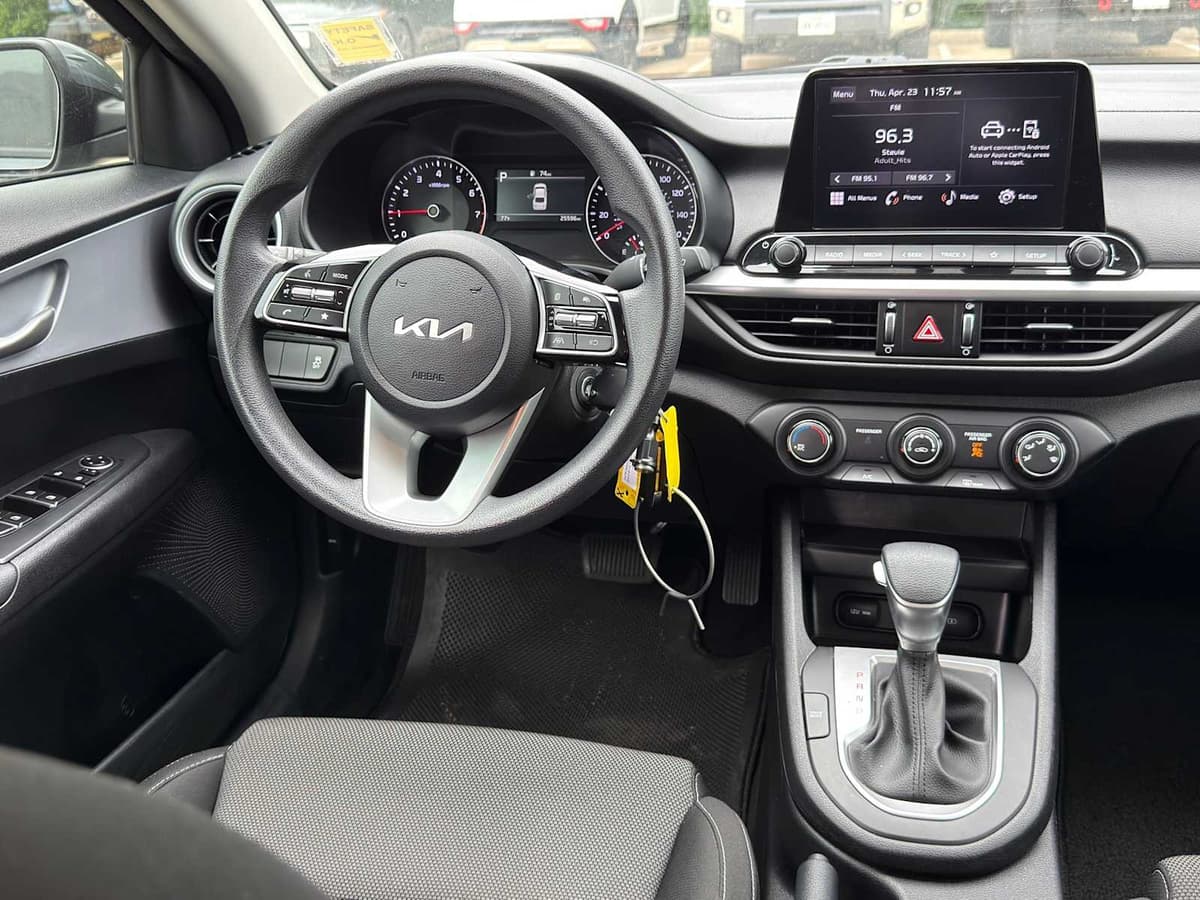 2024 Kia Forte - Image 18
