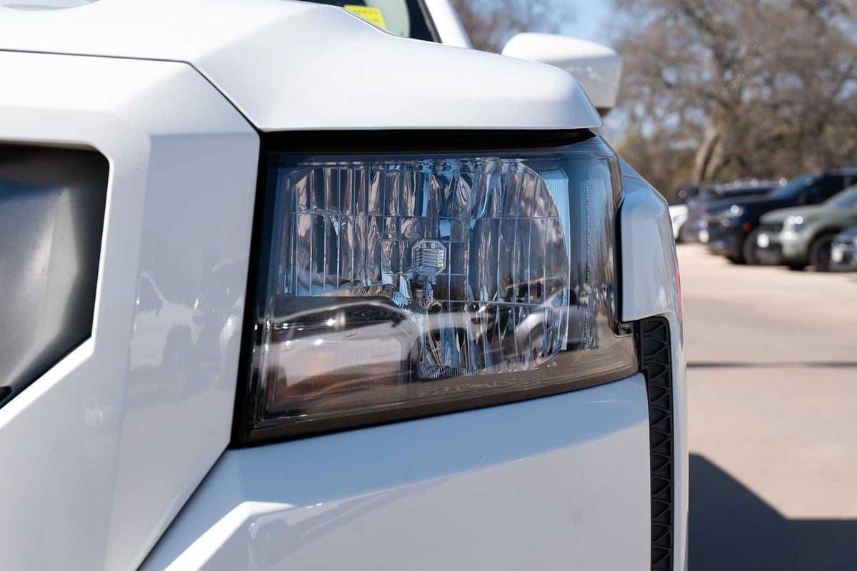 2022 Nissan Frontier - Image 3