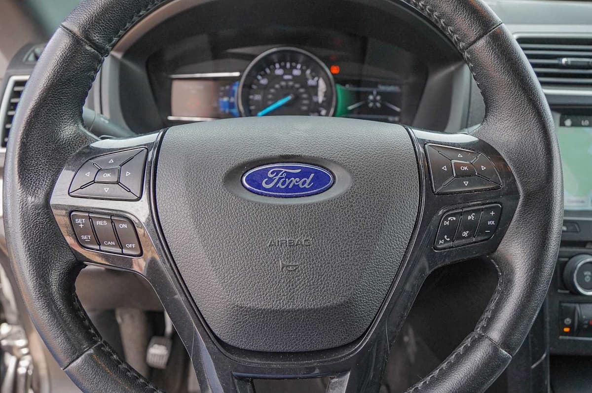 2017 Ford Explorer - Image 12