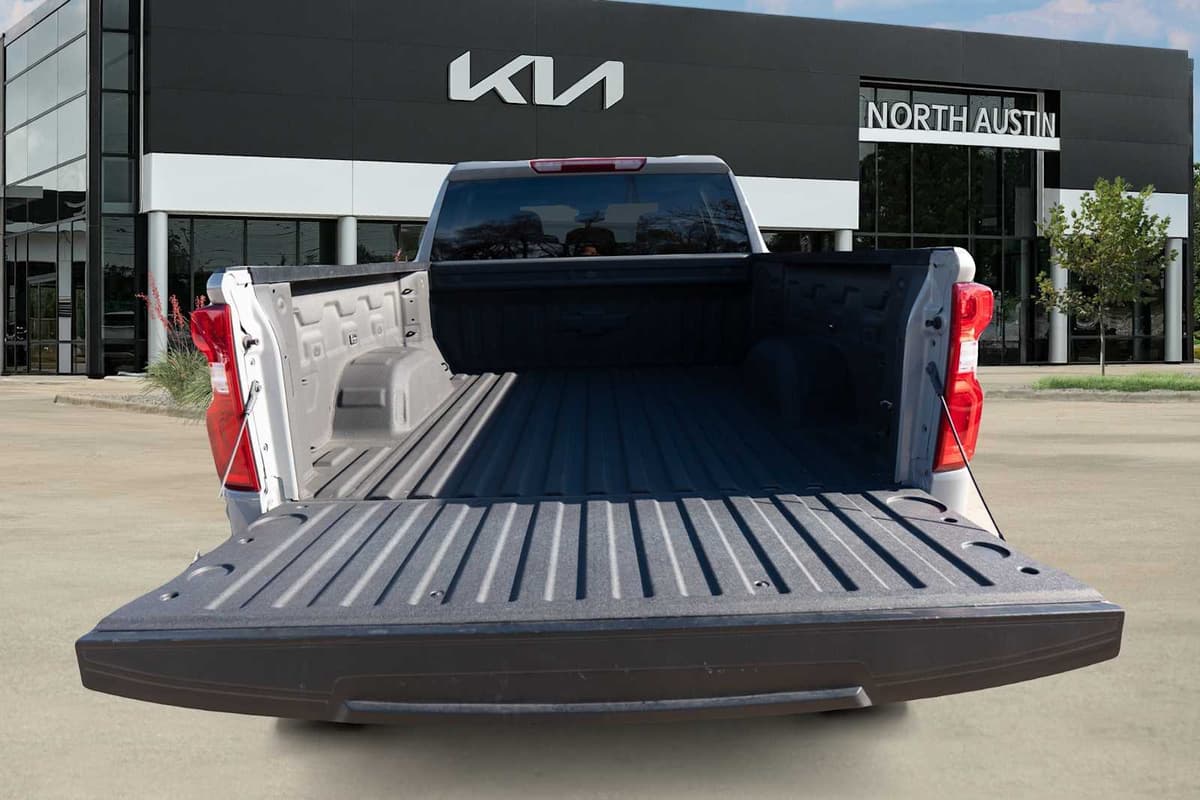 2025 Chevrolet Silverado 1500 - Image 29