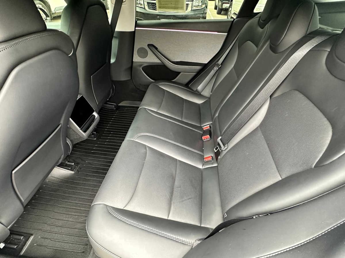 2025 Tesla Model 3 - Image 22