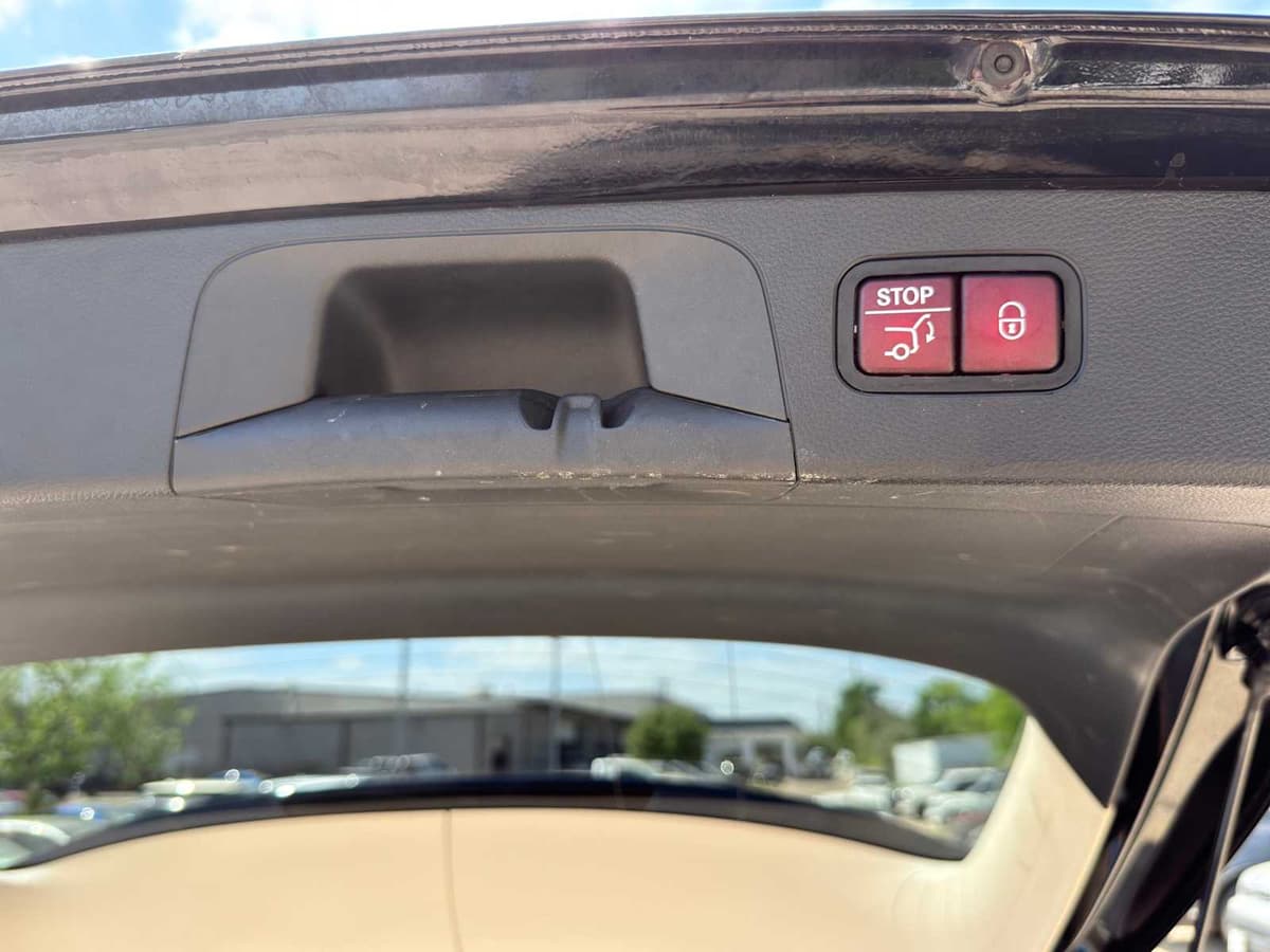 2018 Mercedes-Benz GLC 300 - Image 12