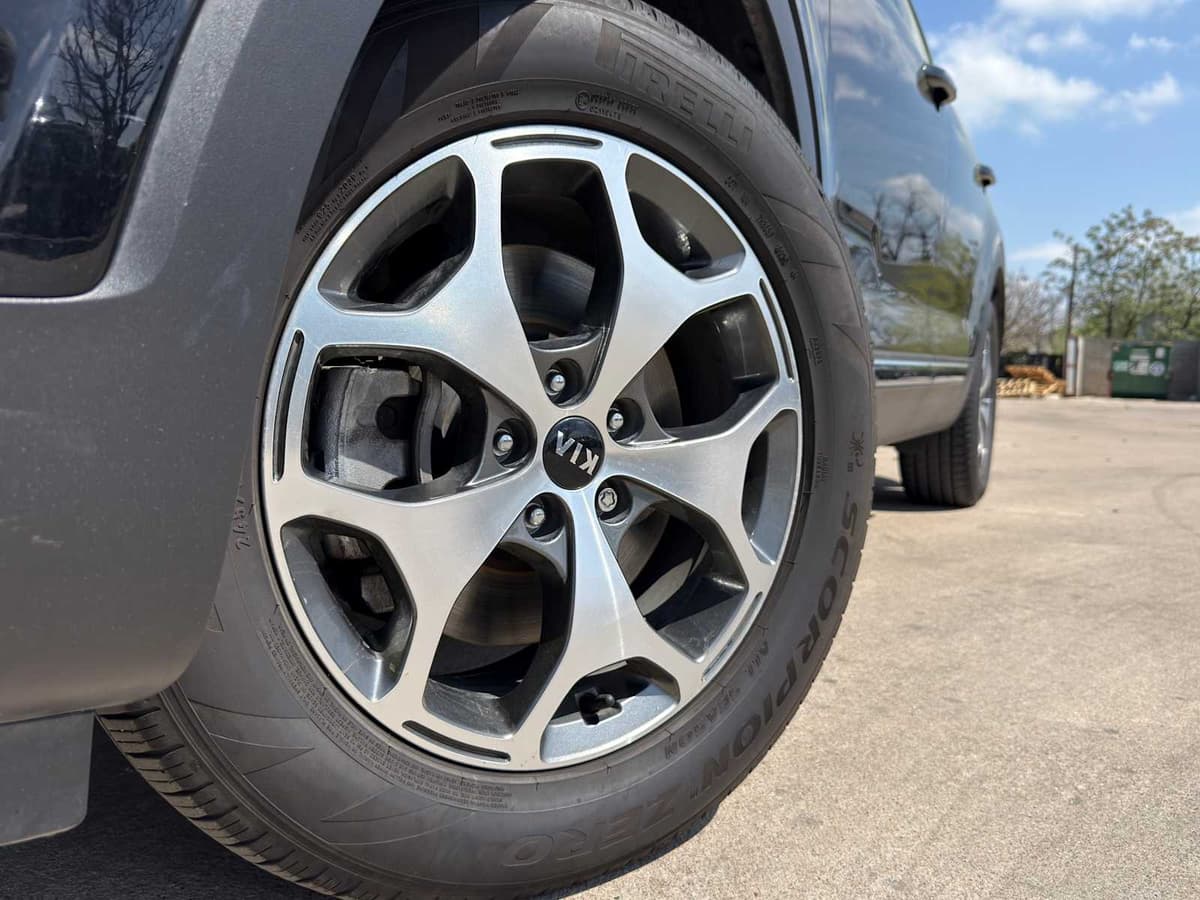 2020 Kia Telluride - Image 3