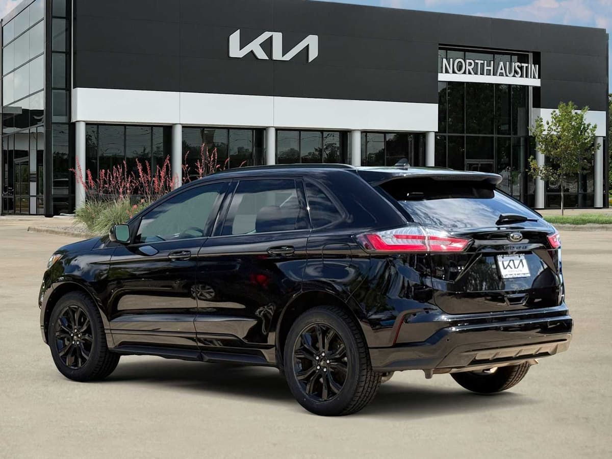 2022 Ford Edge - Image 3
