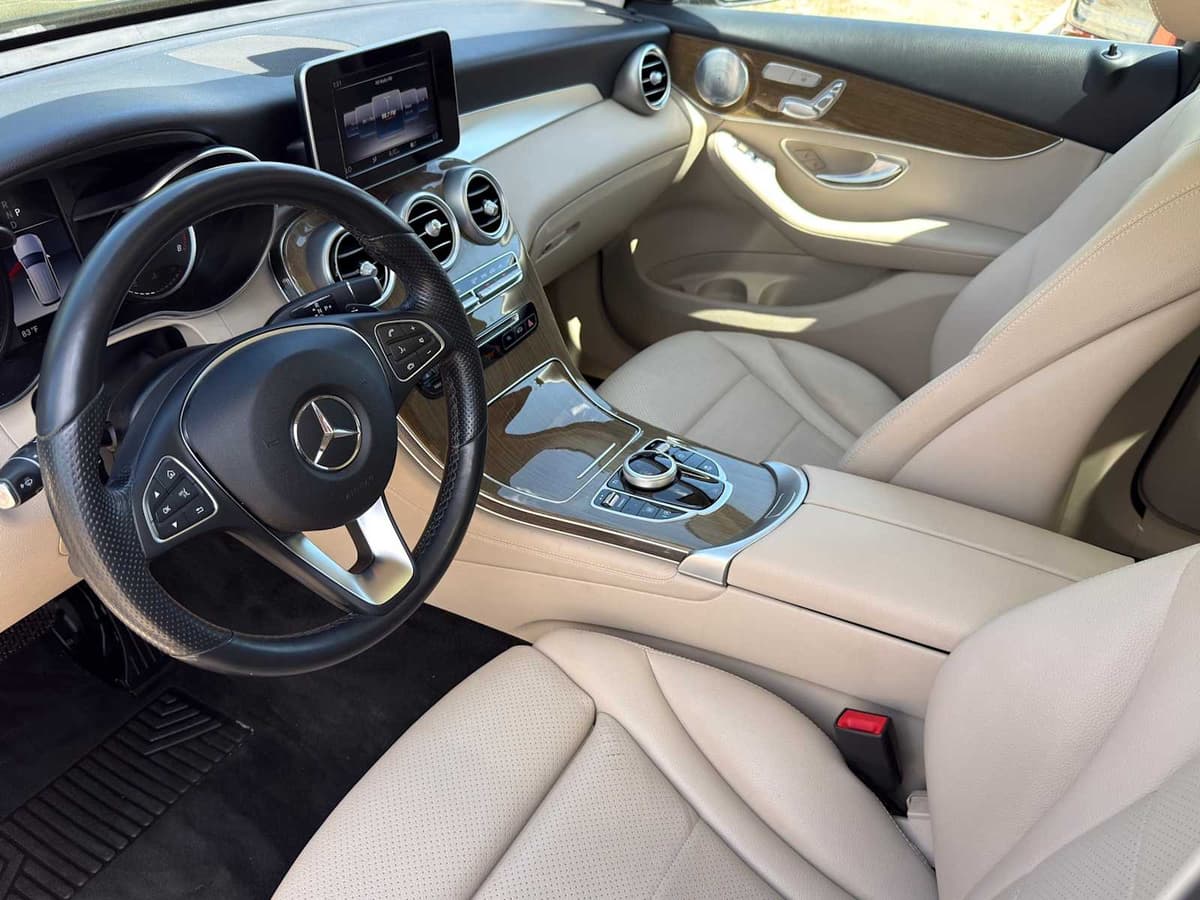 2018 Mercedes-Benz GLC 300 - Image 11