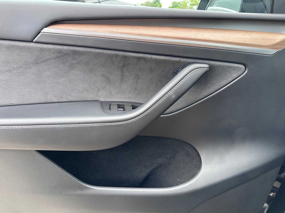 2023 Tesla Model Y - Image 12