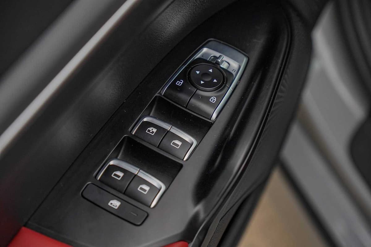 2024 Kia K5 - Image 25