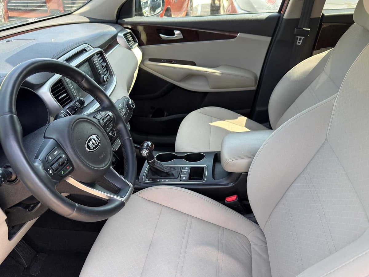 2017 Kia Sorento - Image 9