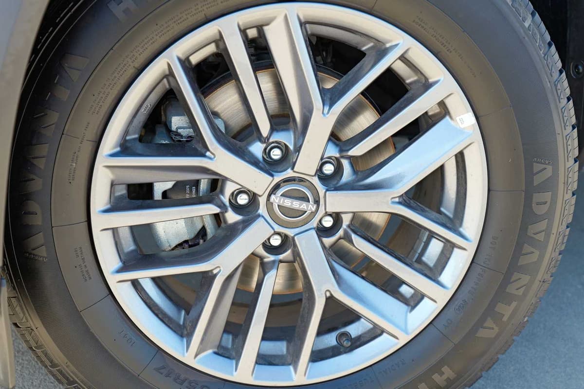 2023 Nissan Rogue - Image 2