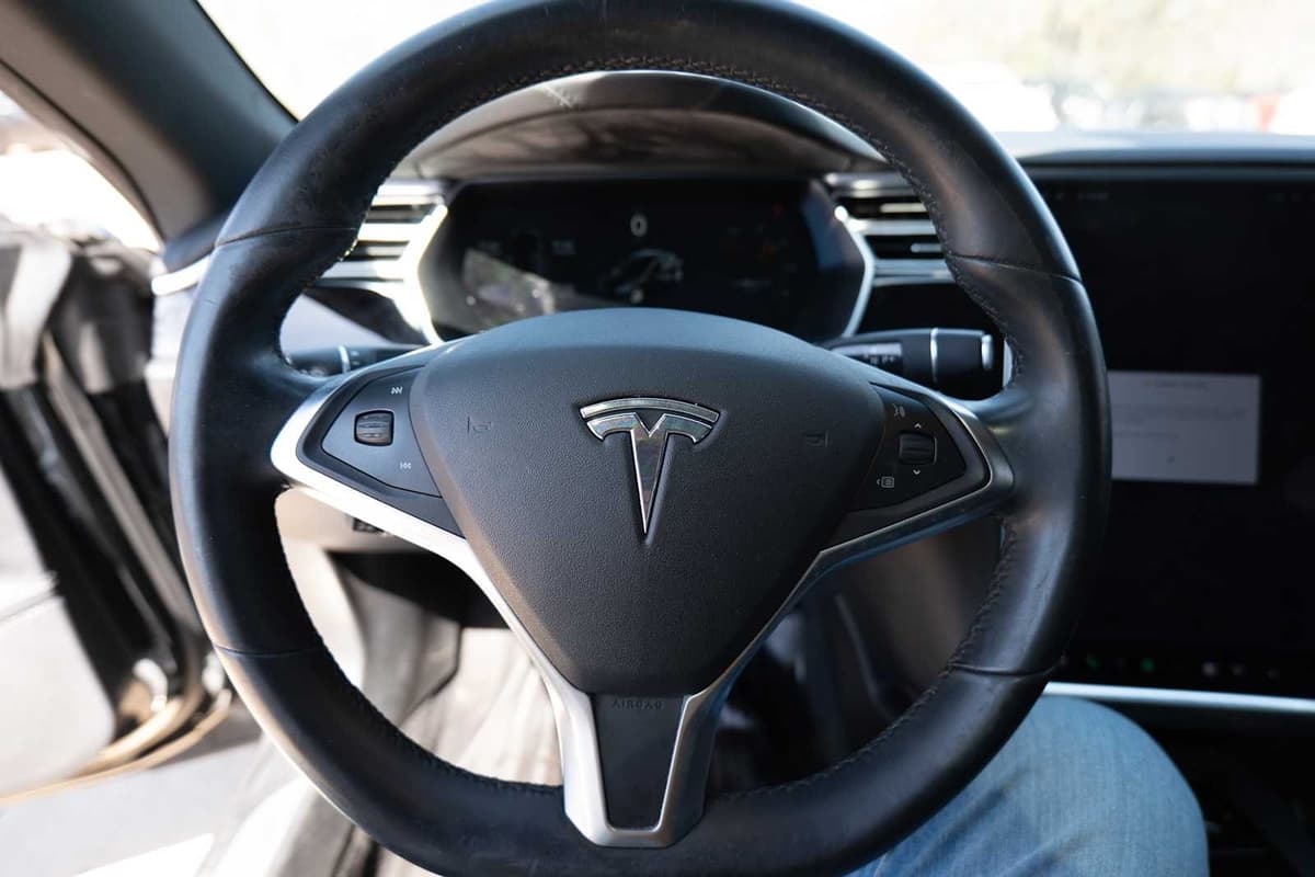 2017 Tesla Model S - Image 12