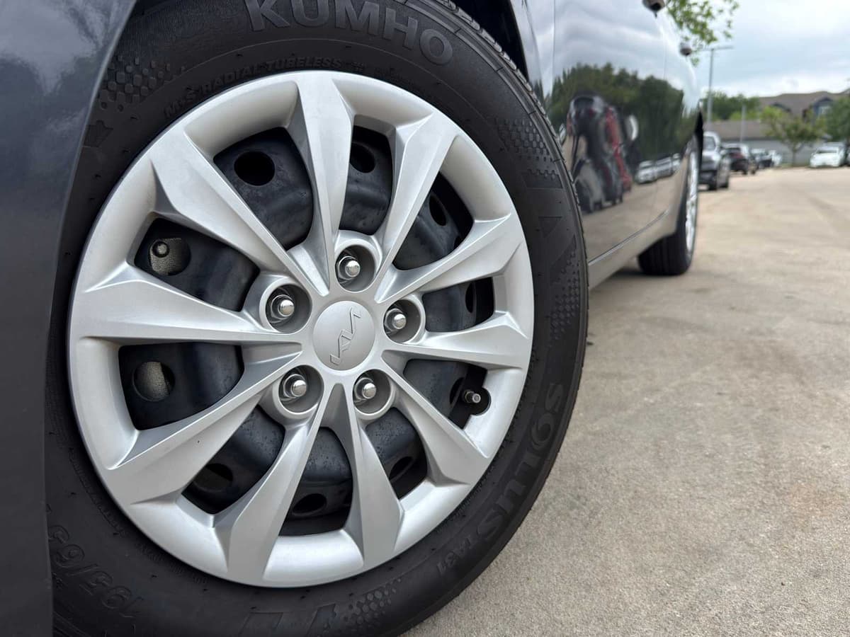 2024 Kia Forte - Image 2