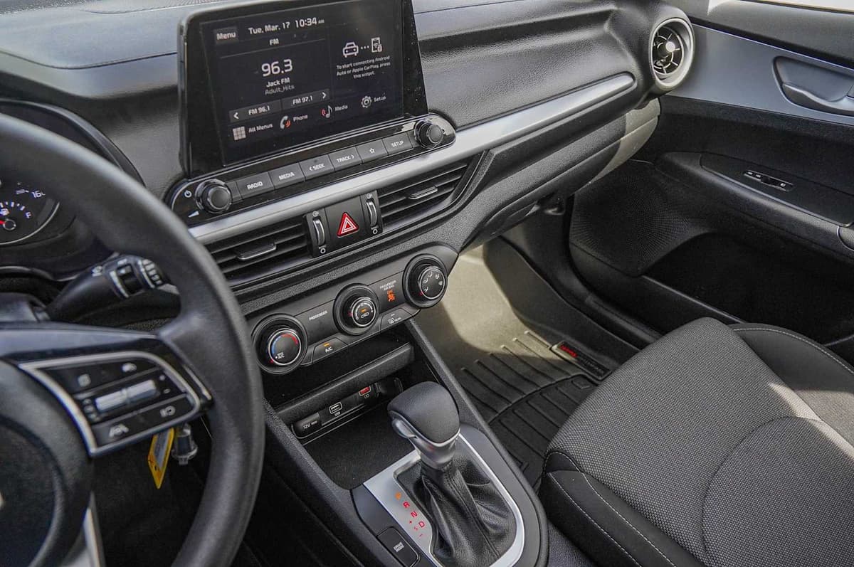 2024 Kia Forte - Image 16