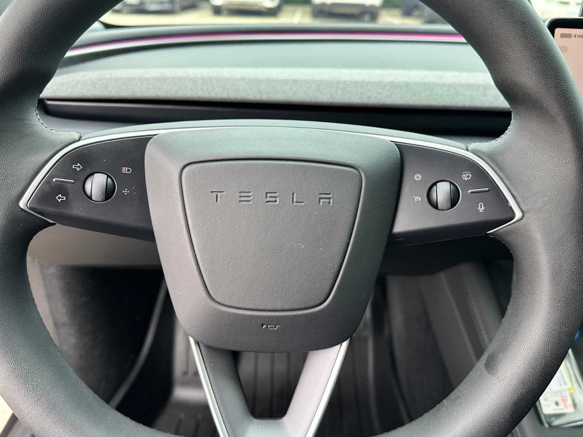 2025 Tesla Model 3 - Image 12