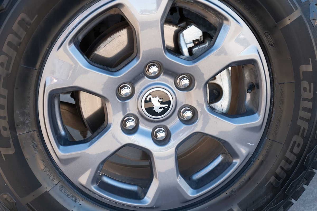 2022 Ford Bronco - Image 2