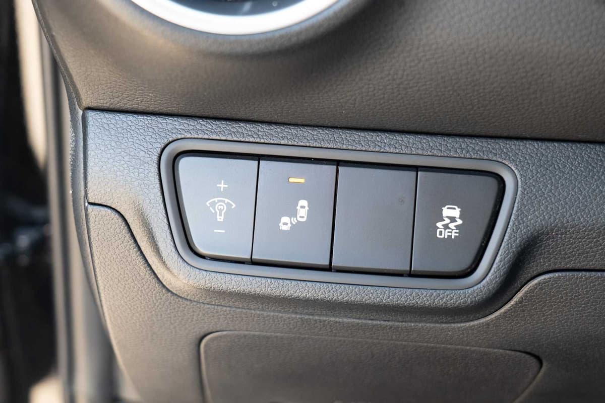 2024 Kia Forte - Image 19