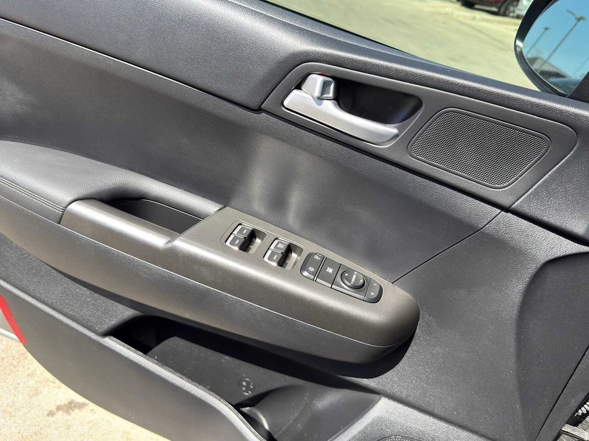 2022 Kia Sportage - Image 19