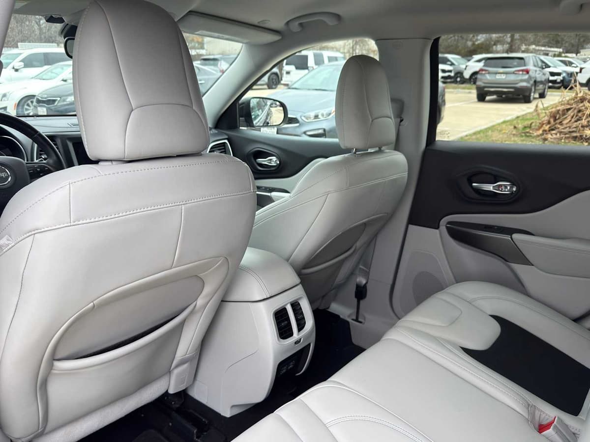 2021 Jeep Cherokee - Image 30