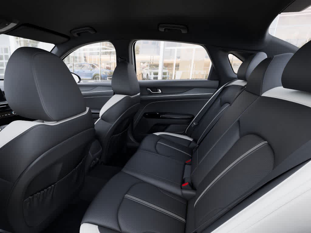 2026 Kia K5 - Image 18