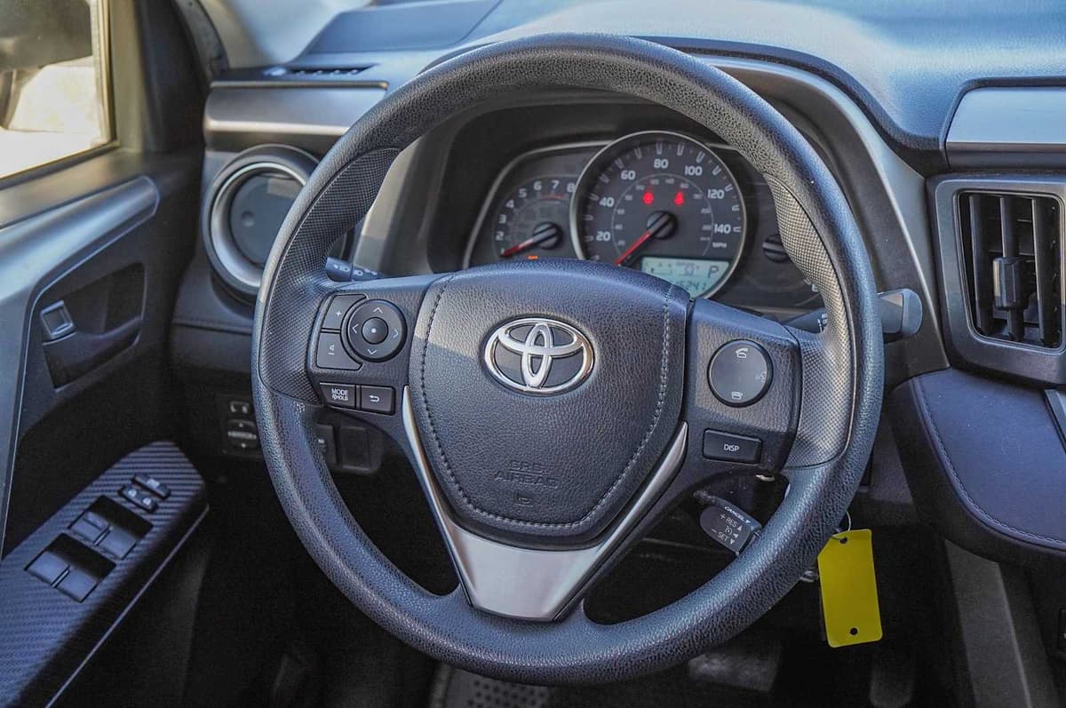 2015 Toyota RAV4 - Image 25