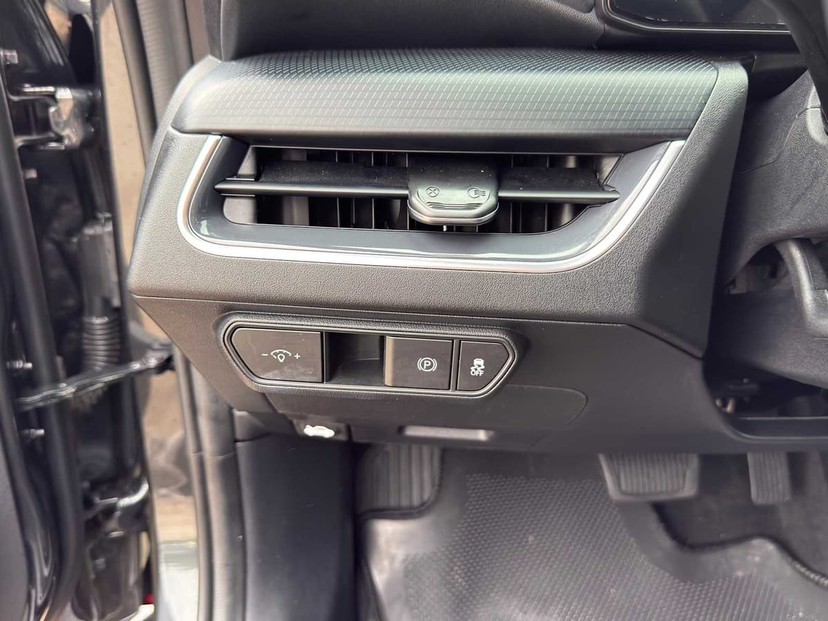 2025 Kia K4 - Image 17