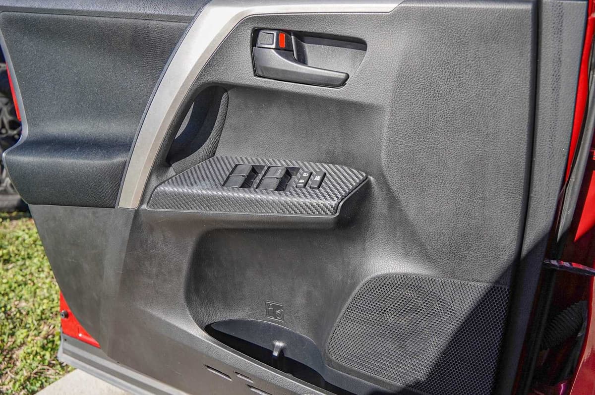 2015 Toyota RAV4 - Image 22