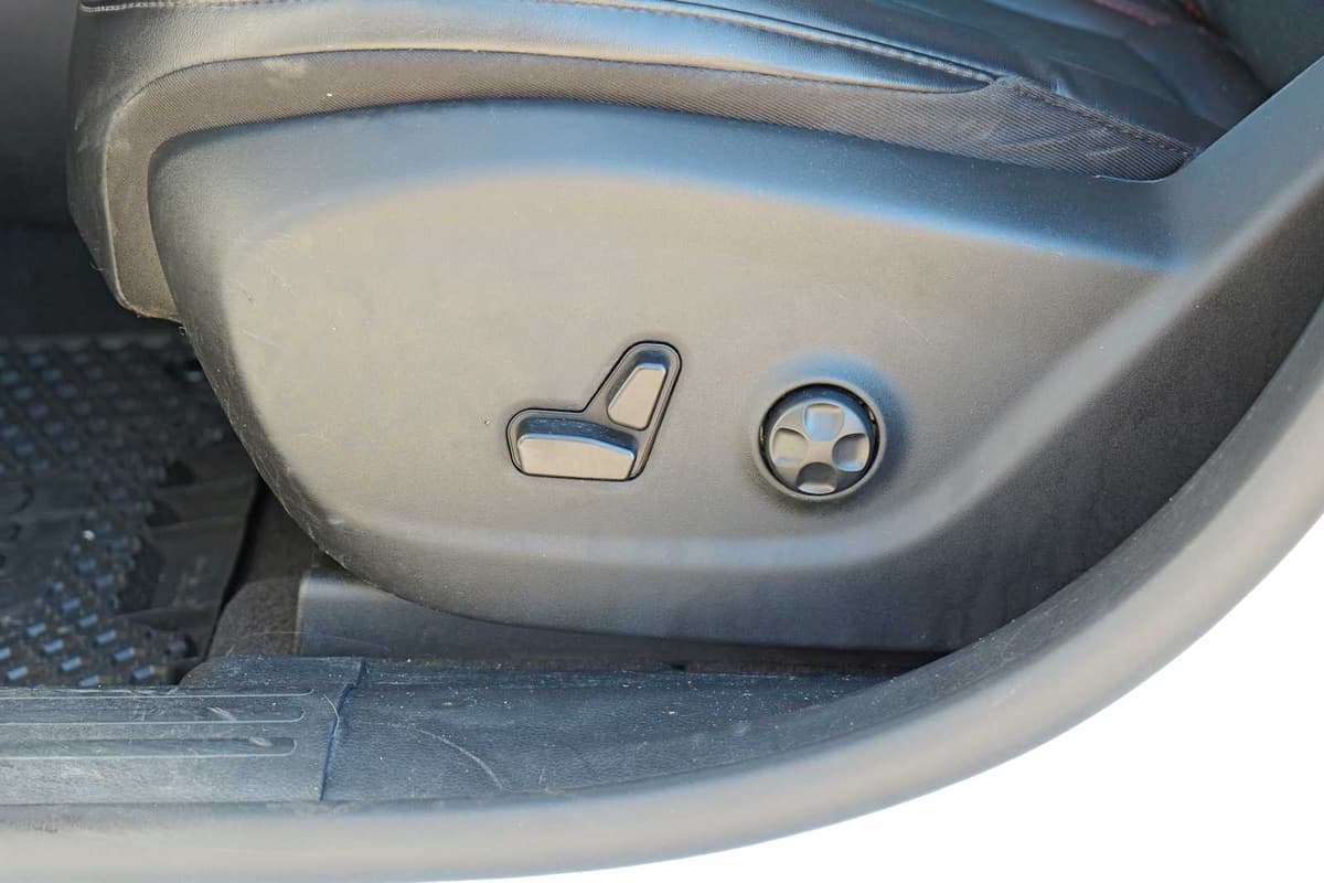 2020 Jeep Cherokee - Image 21