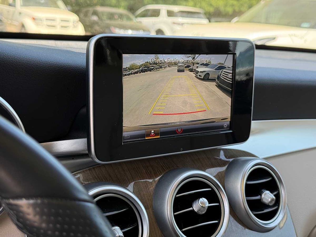 2018 Mercedes-Benz GLC 300 - Image 16